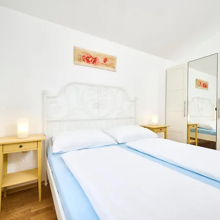 Apartment Elia 2 Basanija