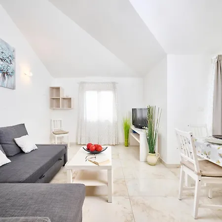 Apartment Elia 2 *
