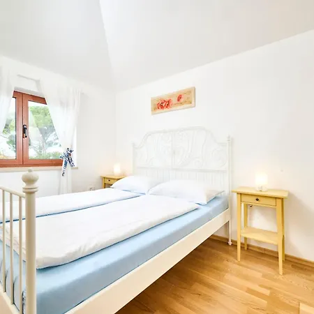 Apartment Elia 2 Basanija