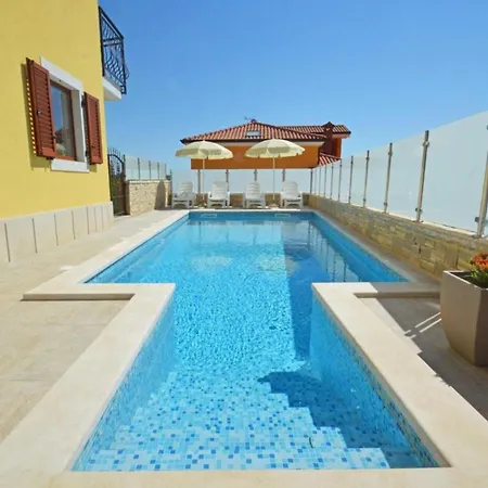 Apartment Elia 2 *